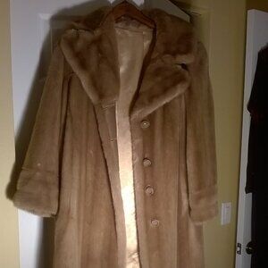 Fur coat (Mincara, styled byRussel Taylor)